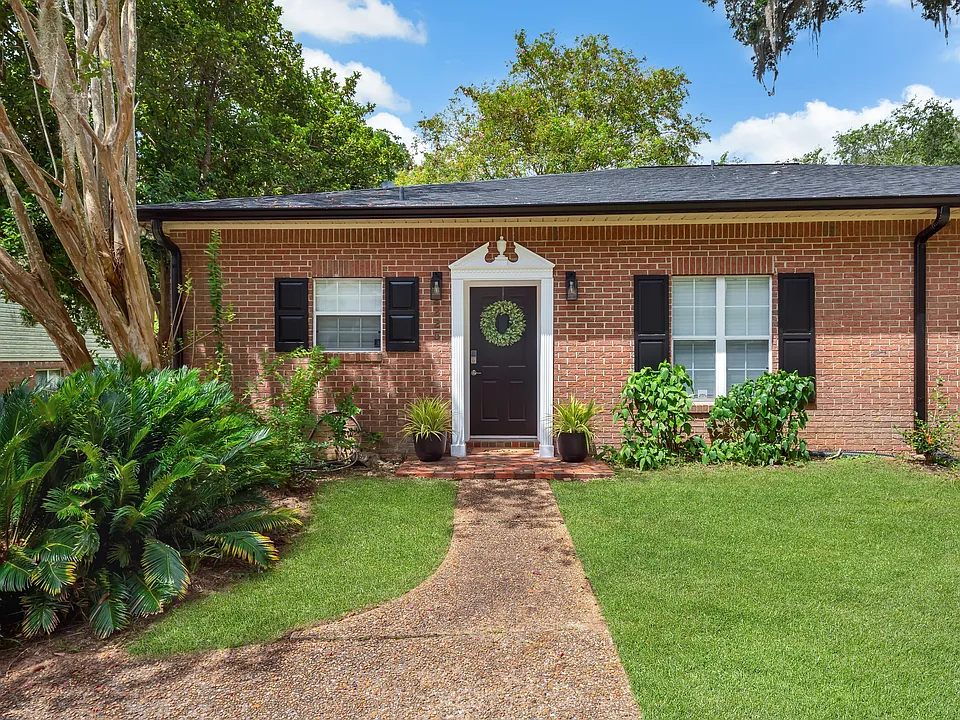2225 Paul Russell Cir