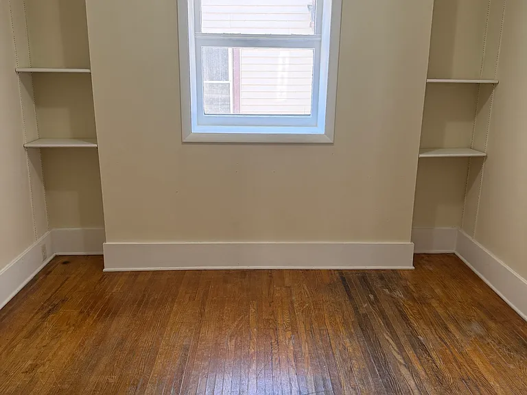 33 Holland Ave — Photo 3