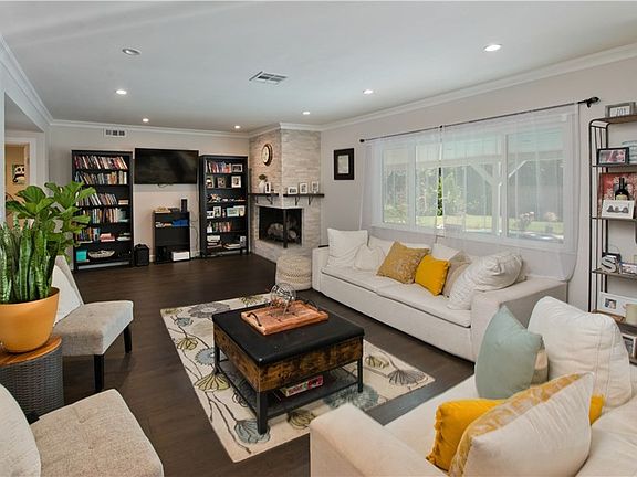 4th image of 9802 Langdon Ave