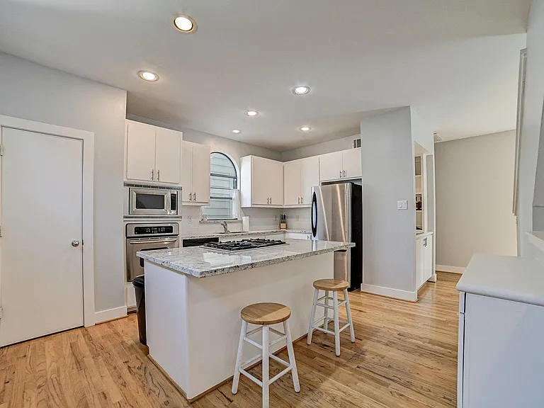 5838 Larkin St — Photo 12