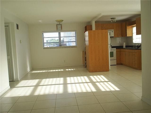 2nd image of 133 SE 4th Ave APT 5