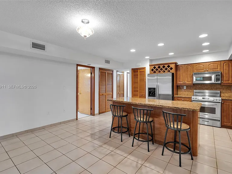 7811 SW 9th Ter — Photo 2