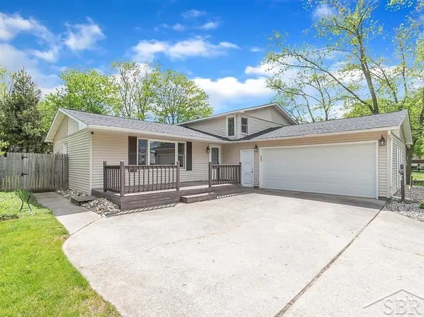 2500 Wood Ct, Midland, MI 48642