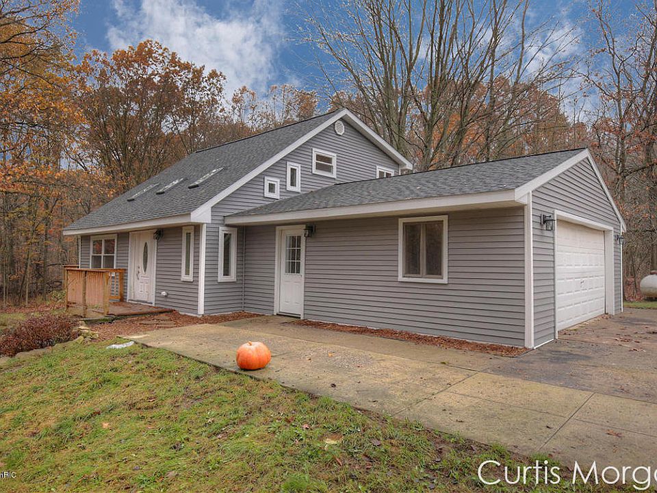 1st image of 1469 Kazemier Woods Ave NE