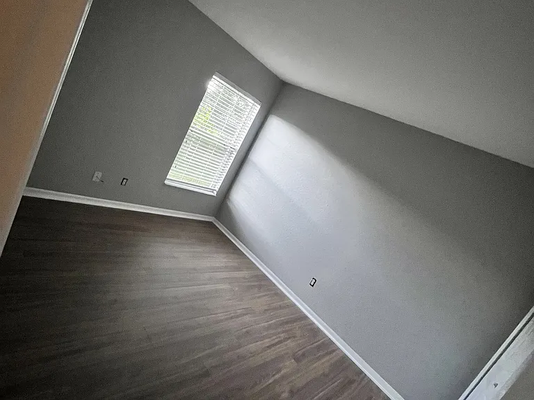 555 Windermere Dr — Photo 12