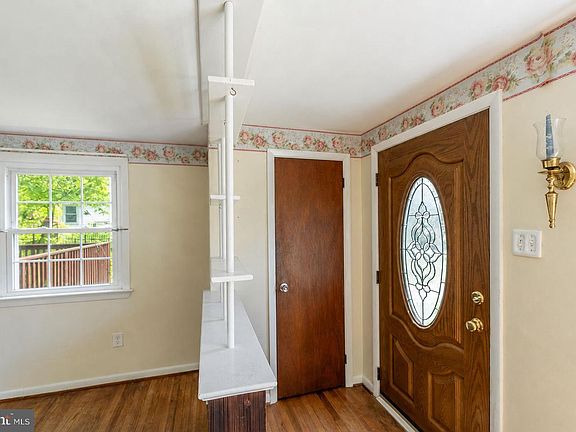 4th image of 883 Bleim Rd