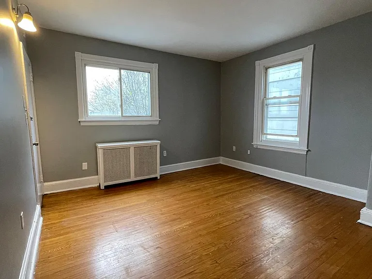 Third floor 1 BD 1 BA for $900/mo