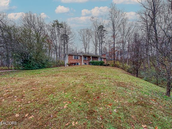 3rd image of 1713 Timberlane Cir