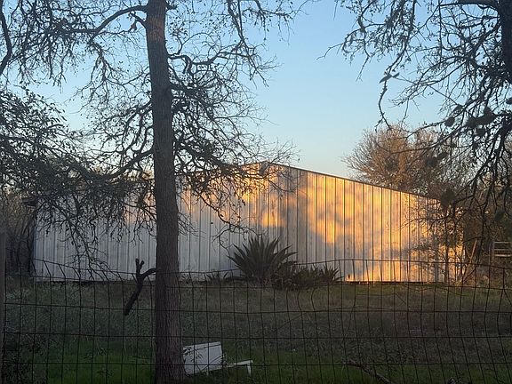 3rd image of 326 The Forest Rd