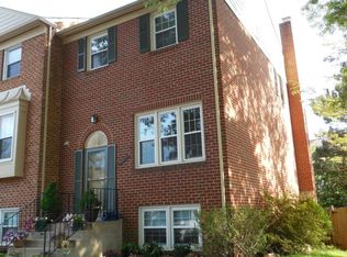 9777 Lakepointe Dr, Burke, VA 22015