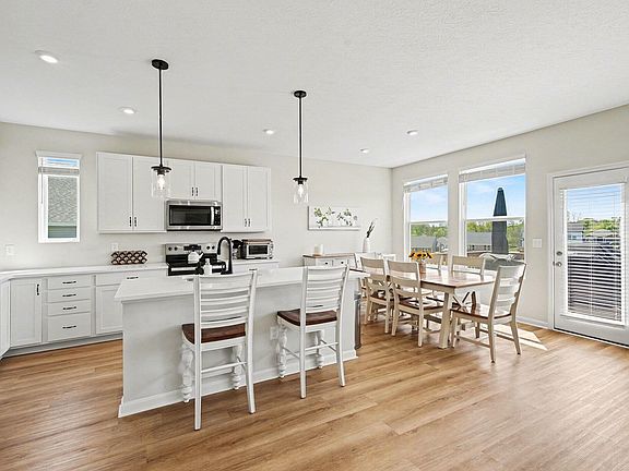 3rd image of 387 Champagne Ln