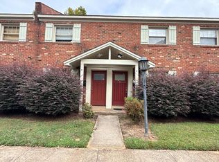 1207 Green Oaks Ln APT F, Charlotte, NC 28205