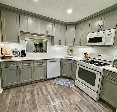 4th image of 549-549 Manchester Ct