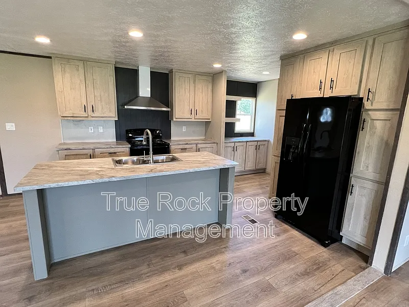 4 bed, 2.0 bath, $1,350 — Photo 4