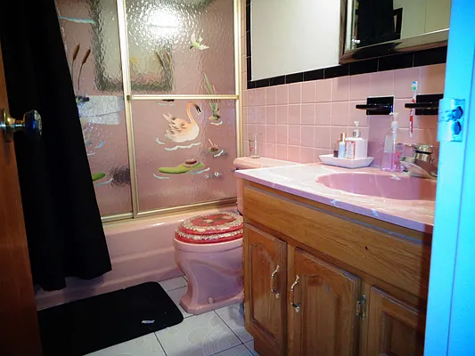 Rented by Zikos Realty Services | media 7