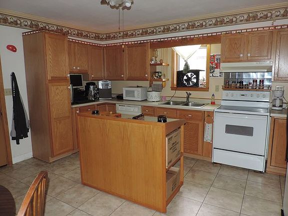 3rd image of 308 Main Ave N