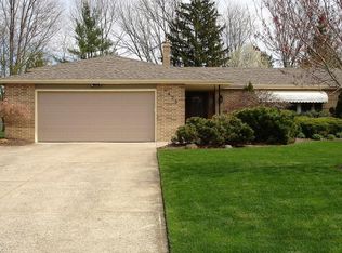 6425 Somerset Dr, North Olmsted, OH 44070