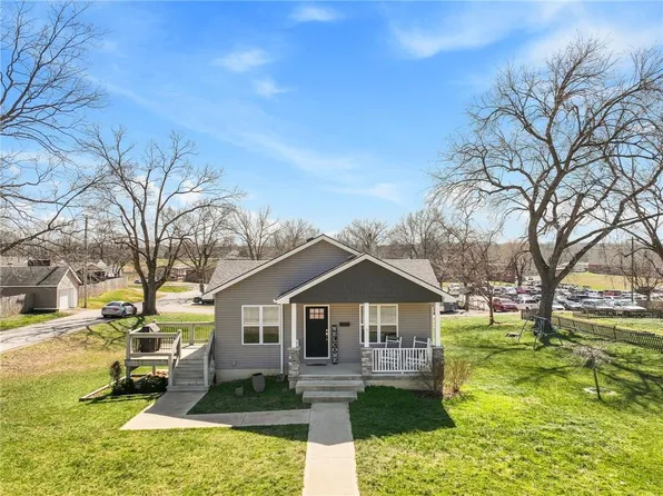411 E McPherson St, Knob Noster, MO 65336