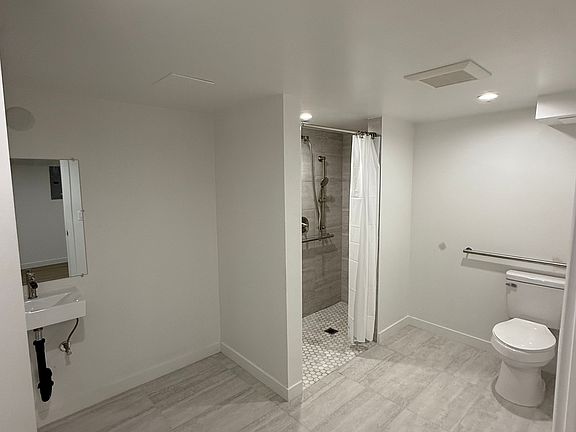 3rd image of 14359 Haynes St #1/2