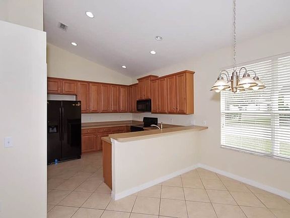 4th image of 198 Venetian Bay Cir