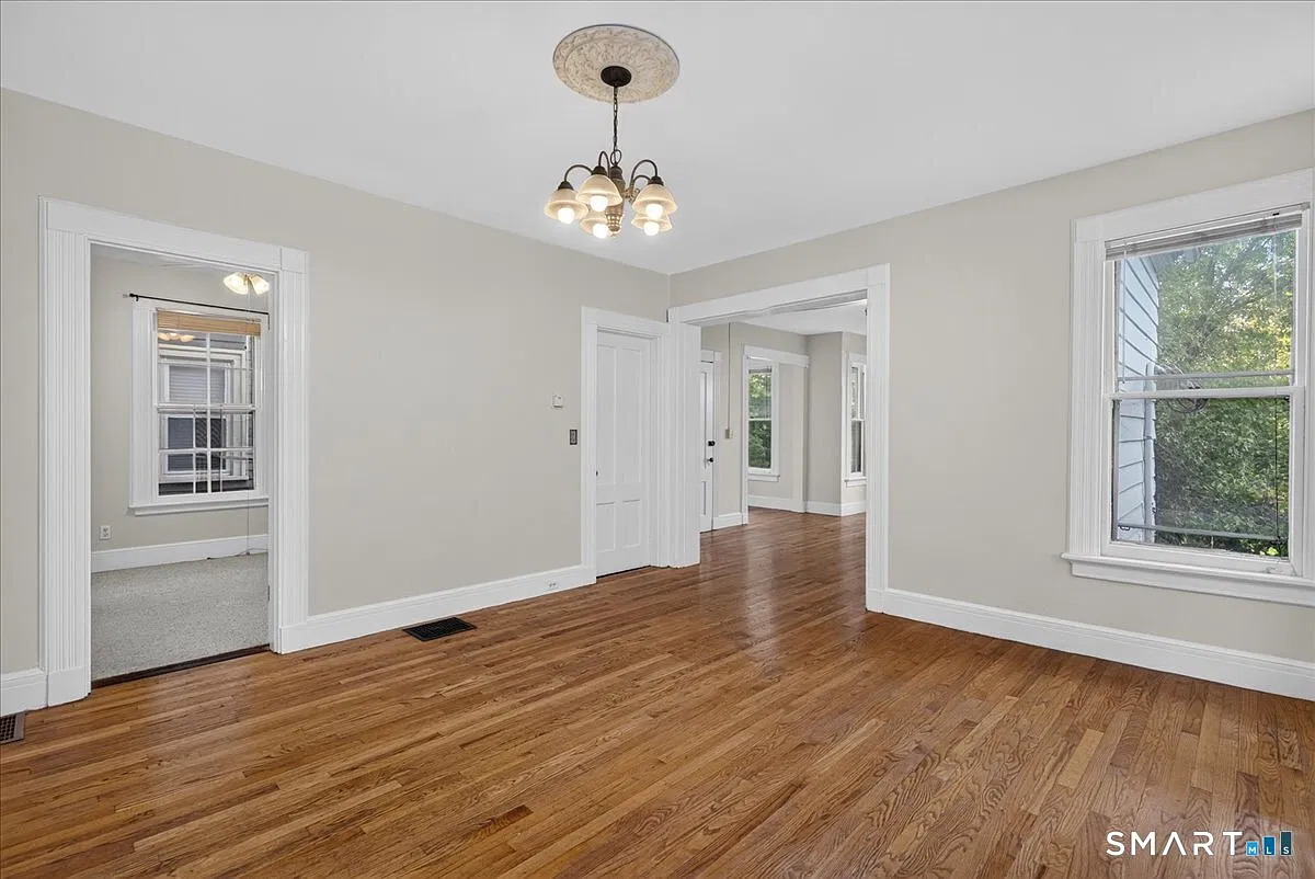 4 bed, 2.0 bath, 2000 sqft, $3,600 — Photo 4