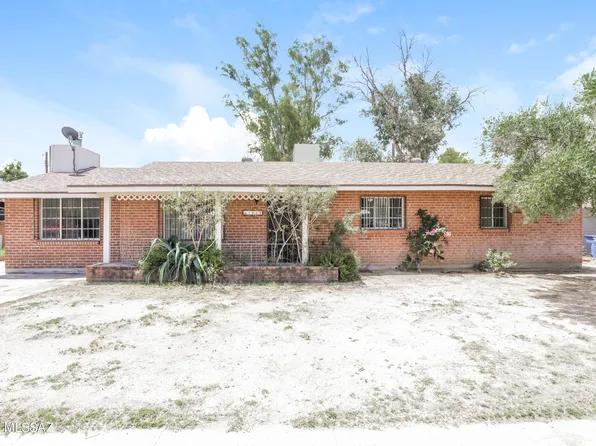 5762 E Scarlett St, Tucson, AZ 85711