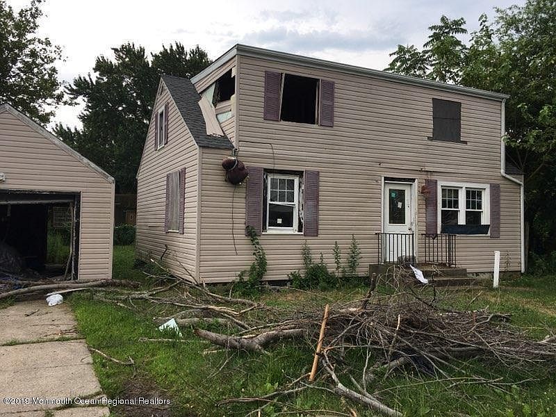 2nd image of 28 Commodore Ave