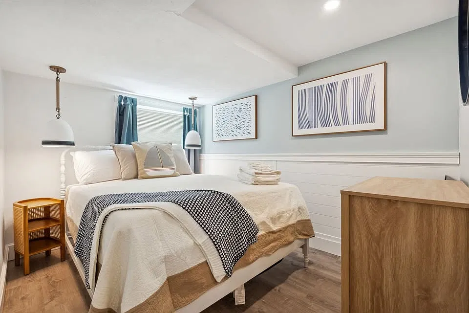 61 Ocean Blvd — Photo 3