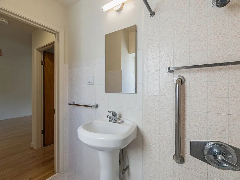679 Green Street — Photo 24
