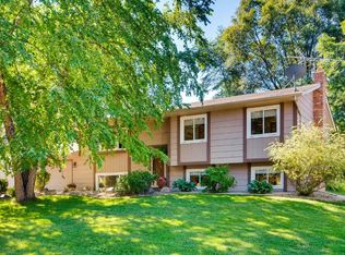 249 Highwood Dr, Chaska, MN 55318