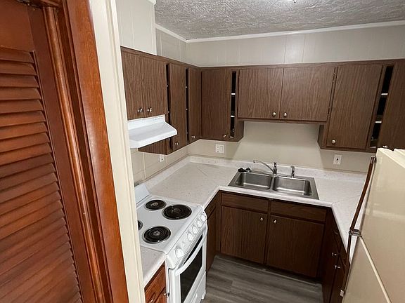 4th image of 218 N Willow Ave #6