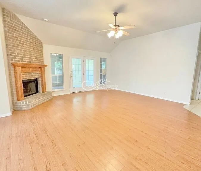 2032 Stonehenge Dr — Photo 4