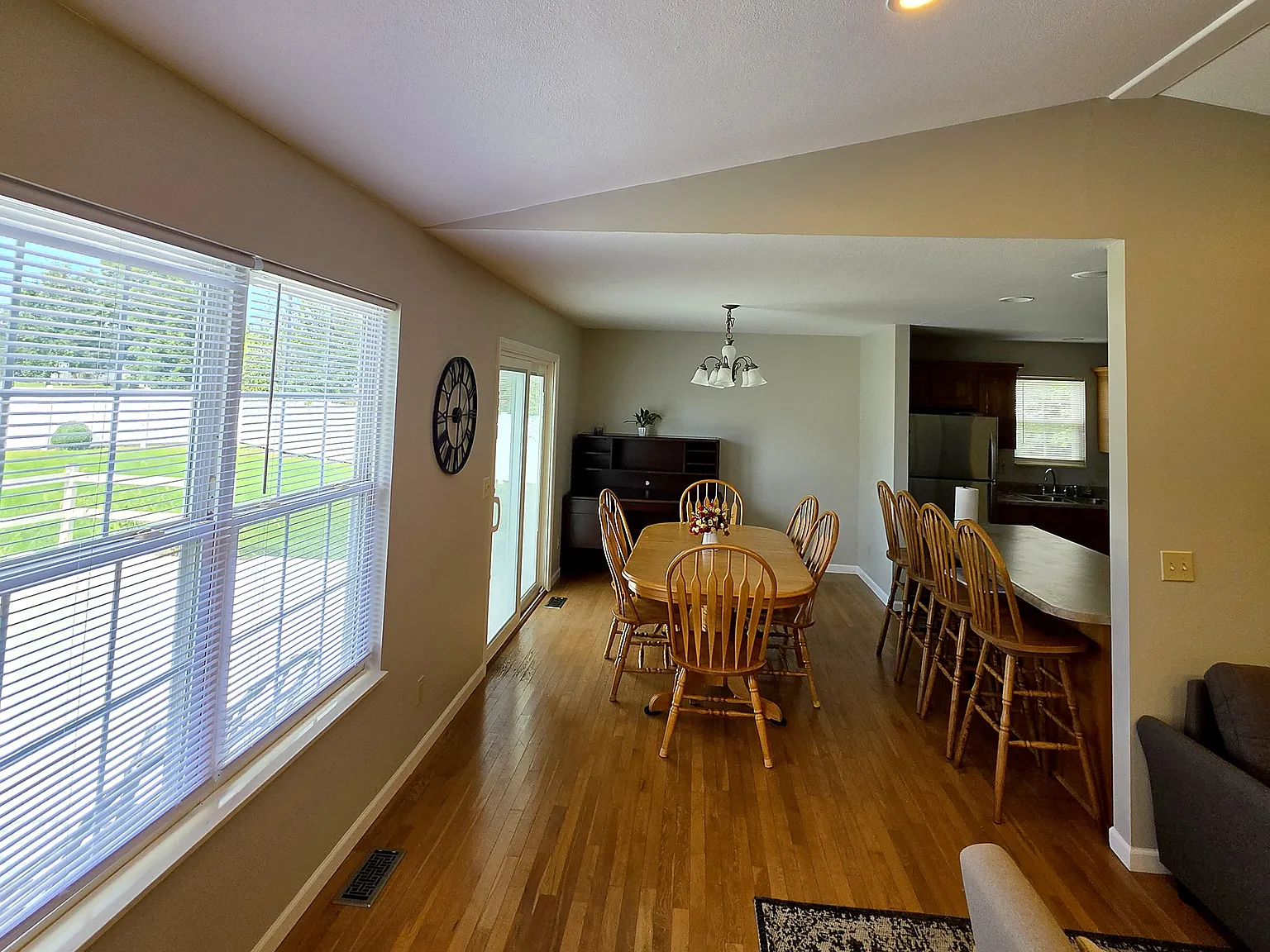 4 bed, 1765 sqft, $3,200 — Photo 4