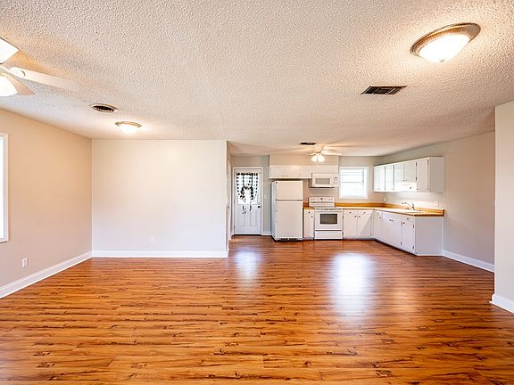 5th image of 359 Elladale Dr SE