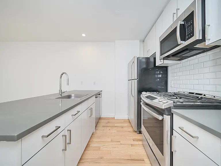 2211 3rd Ave #10-E — Photo 5