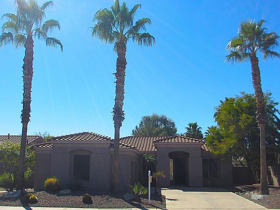 2nd image of 423 W Carob Dr