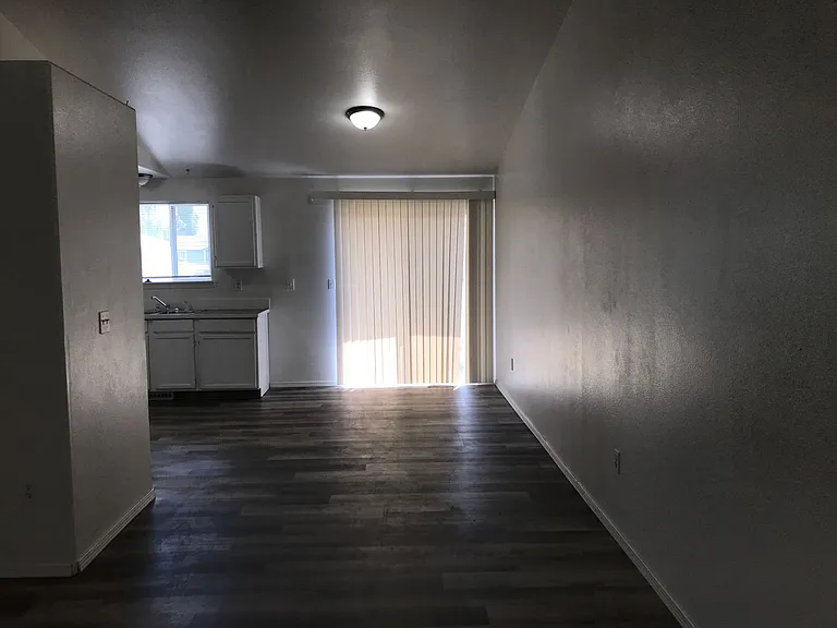 901 E Ball Ct — Photo 4