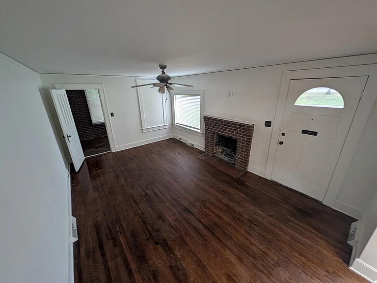 1215 Clarendon St — Photo 6