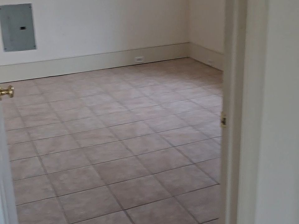 2nd image of 3981 Penn Ave APT 3