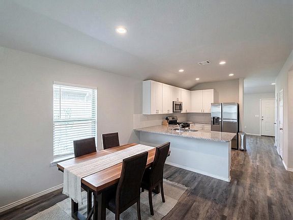3rd image of 21018 Wenze Ln