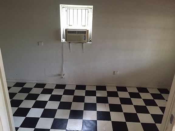 3rd image of 1040 NE 123rd St