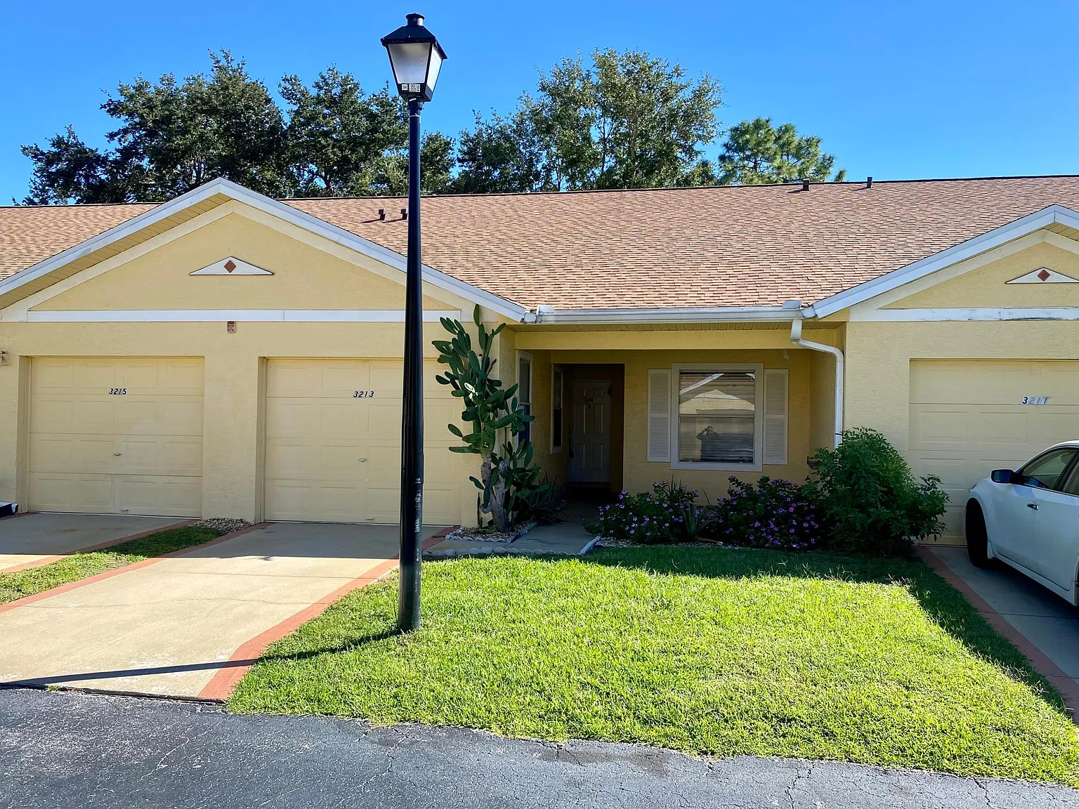 2 bed, 888 sqft, $1,580 — Photo 1