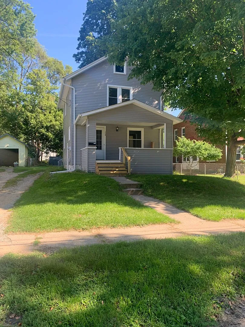 114 Avondale — Photo 3