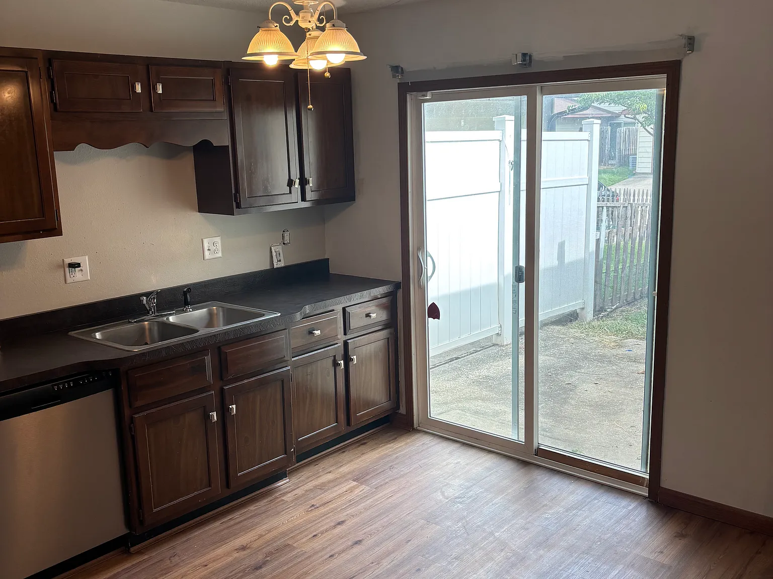 2 bed, 1.5 bath, 1155 sqft, $1,500 — Photo 4