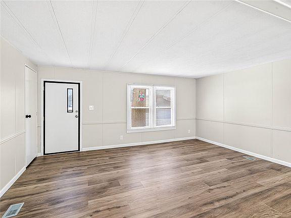 5th image of 9 Oakside Dr