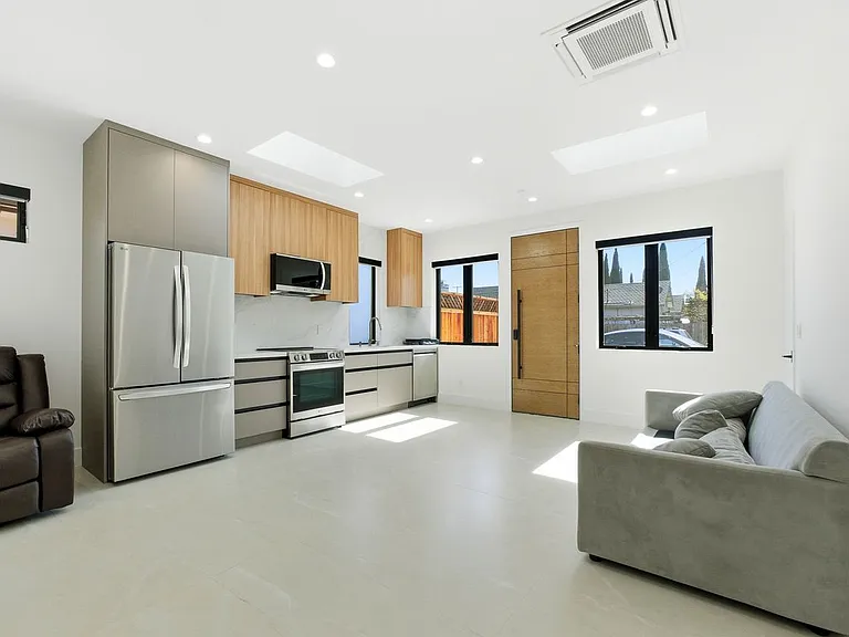 10081 S Tantau Ave #B — Photo 4
