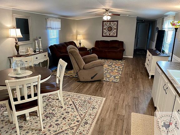 3rd image of 38 Oak Forest Ln