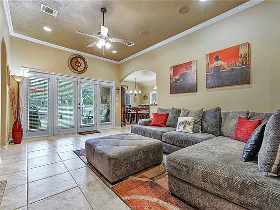 2nd image of 3921 Latinne Ln