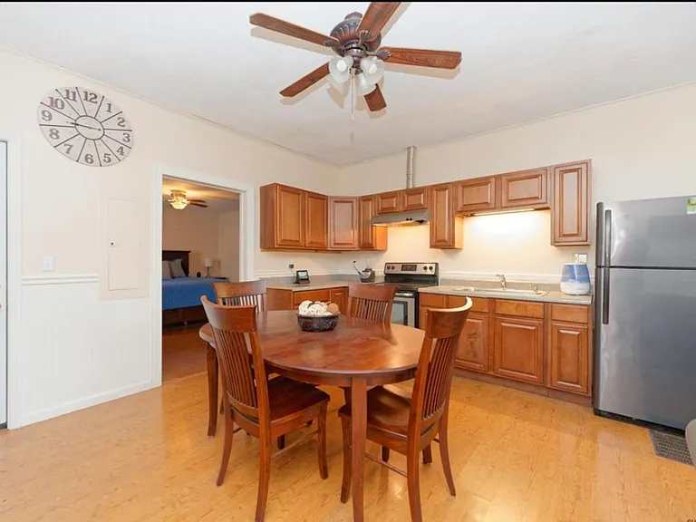 131 Main St #4 — Photo 2