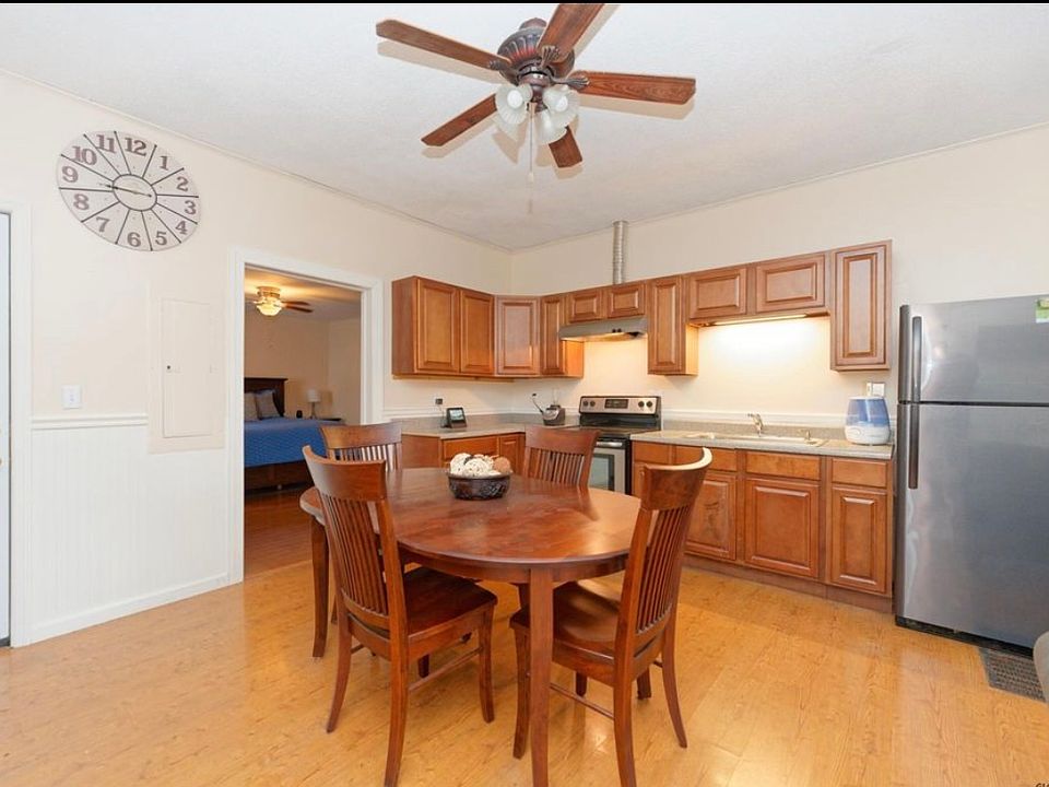 2nd image of 131 Main St #4